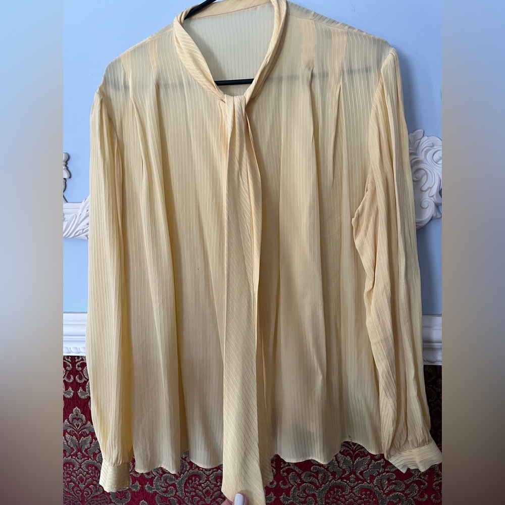 Gorgeous Vintage Silk Butter Yellow Blouse with Tie - Picture 5 of 7